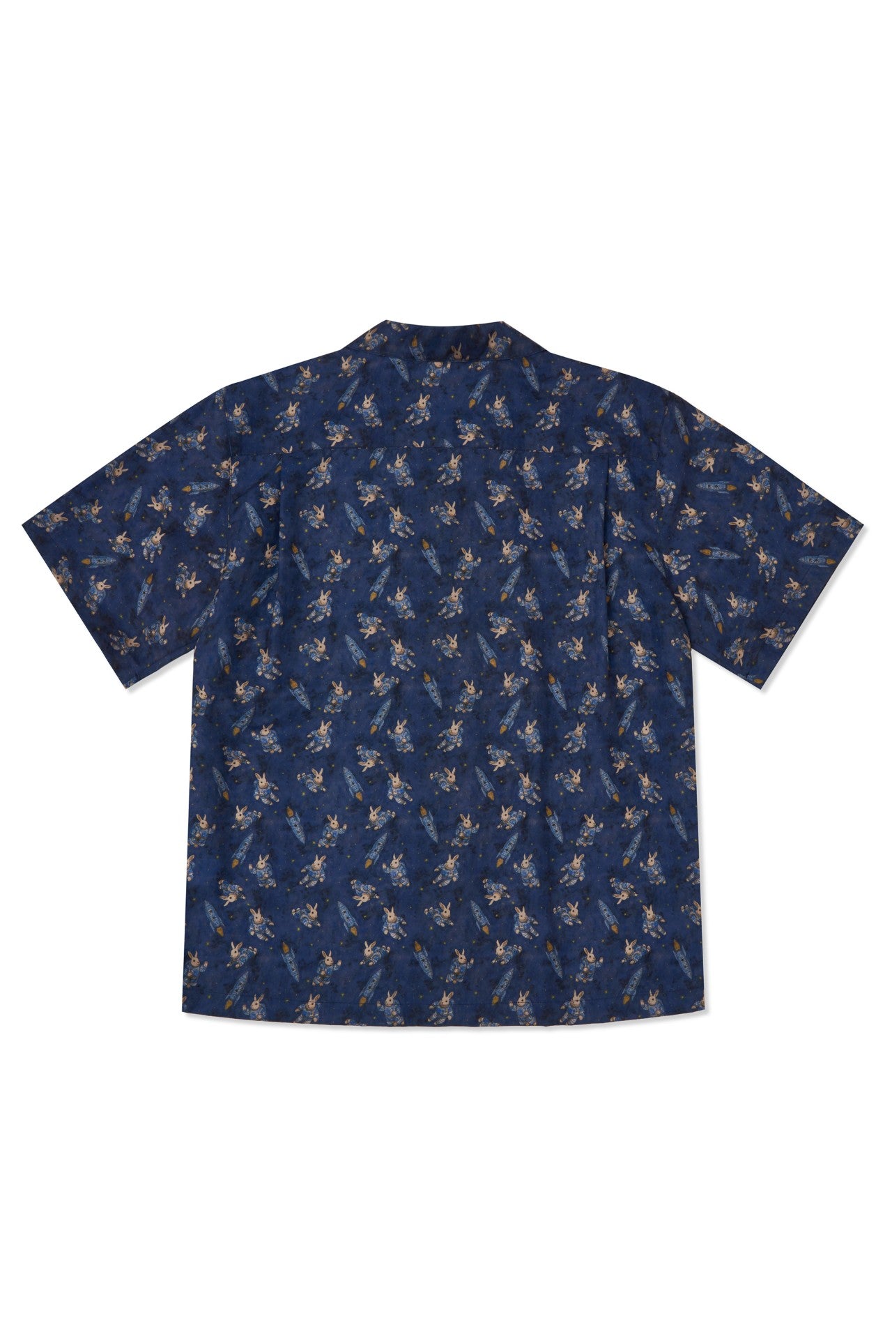 Porcelain Flight short-sleeve shirt by IOEDLE, featuring a stylish design and lightweight fabric, displayed on a mannequin.