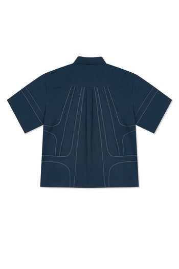 IOEDLE stitched stream short-sleeve shirt, casual men's shirt with stitched detailing, displayed on a hanger against a neutral background.
