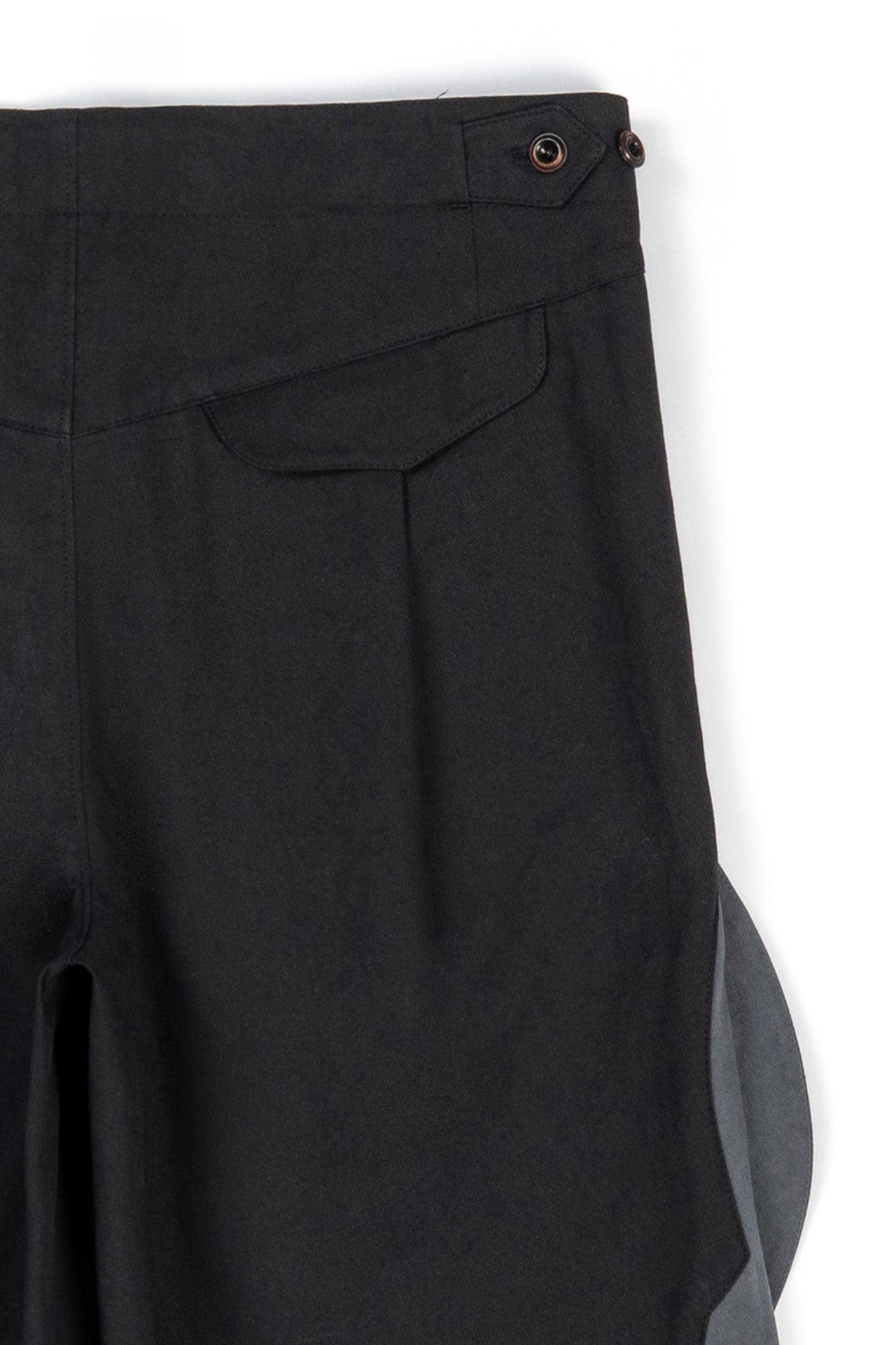 IOEDLE rocket-slit shorts, casual women's shorts with stylish slit design, comfortable fit, perfect for summer wear.