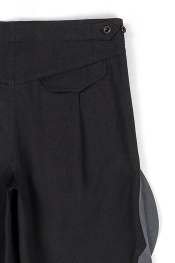 IOEDLE rocket-slit shorts, casual women's shorts with stylish slit design, comfortable fit, perfect for summer wear.