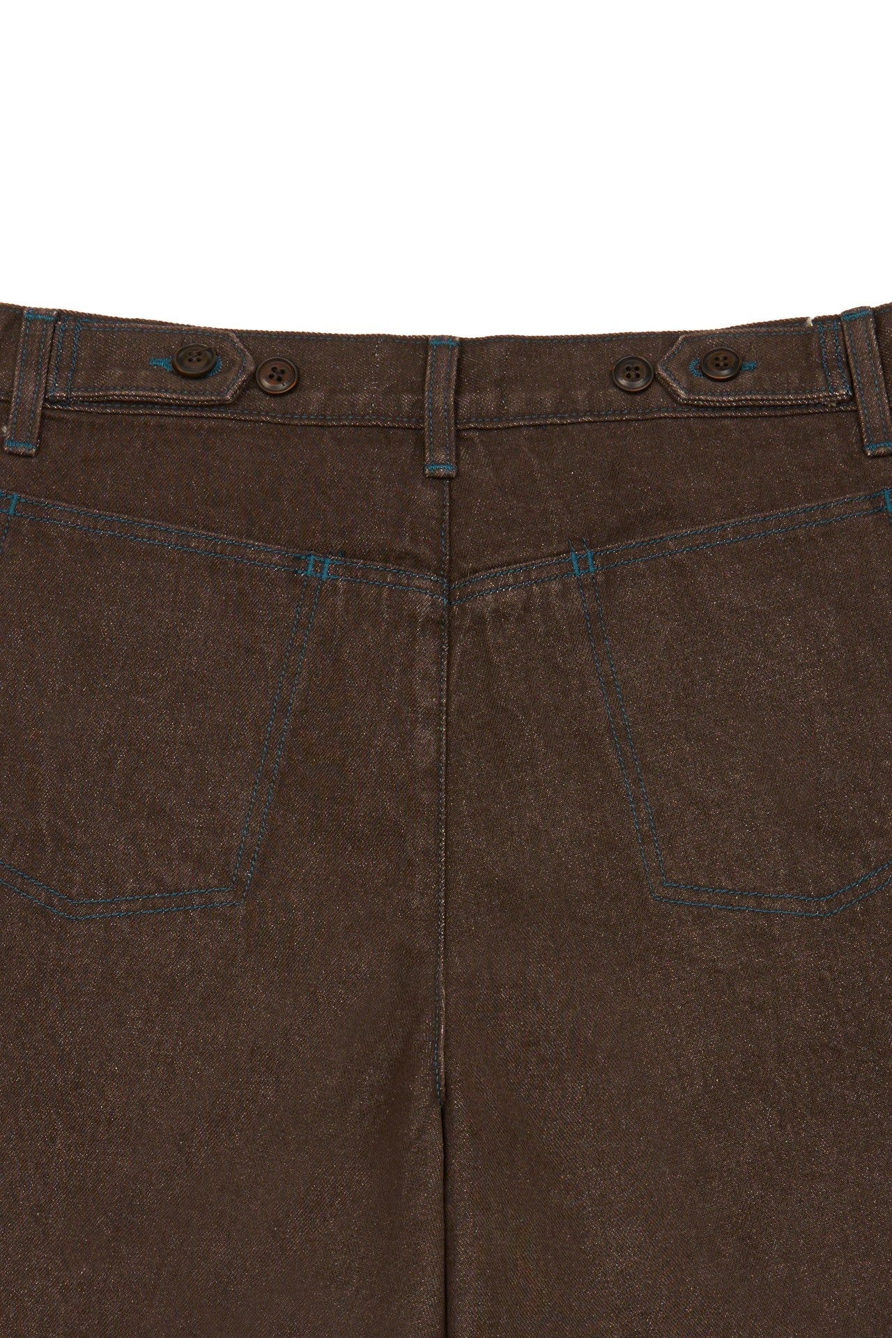 IOEDLE Garden of Impact laser-engraved shorts, casual men's shorts with detailed design, made for comfortable outdoor wear.