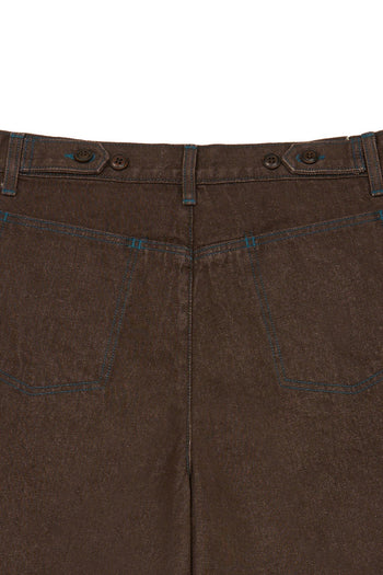 IOEDLE Garden of Impact laser-engraved shorts, casual men's shorts with detailed design, made for comfortable outdoor wear.