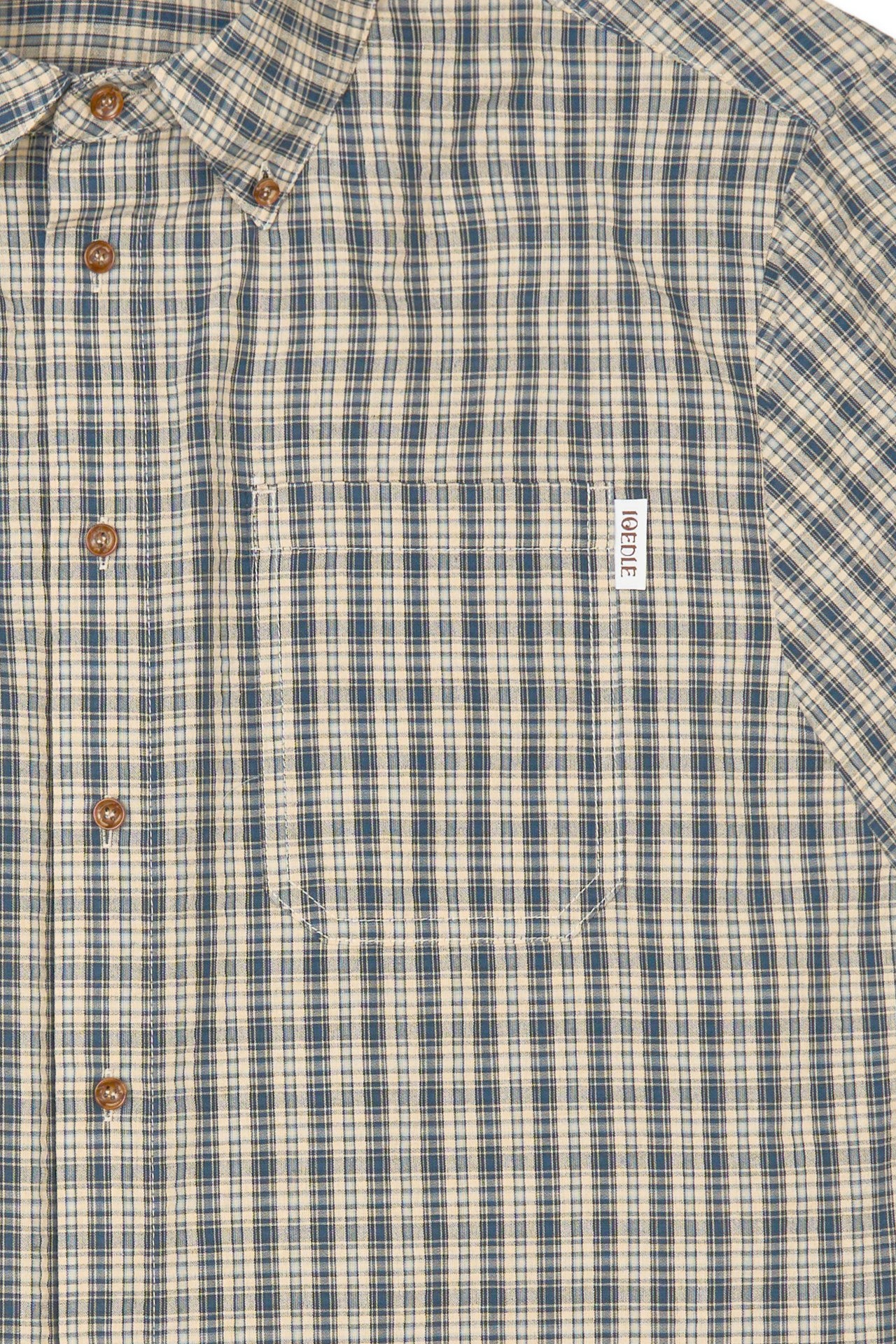 IOEDLE Rocket Slit Short-sleeve Shirt showing a modern design with a slit detail, lightweight fabric, and casual fit.