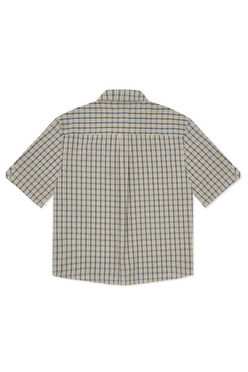 IOEDLE Rocket Slit Short-sleeve Shirt with stylish design and casual fit, shown in a front view image.