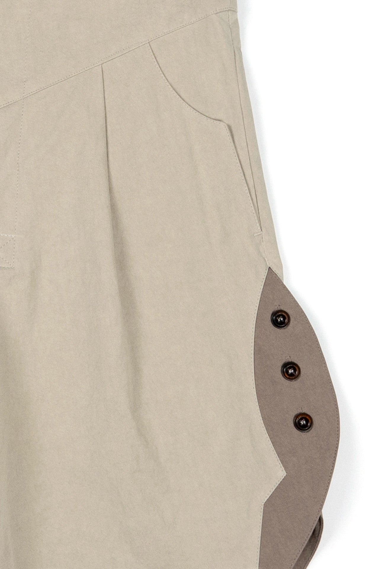 IOEDLE Rocket-Slit Shorts showing a stylish pair of black shorts with slit details on the sides, casual and trendy design.