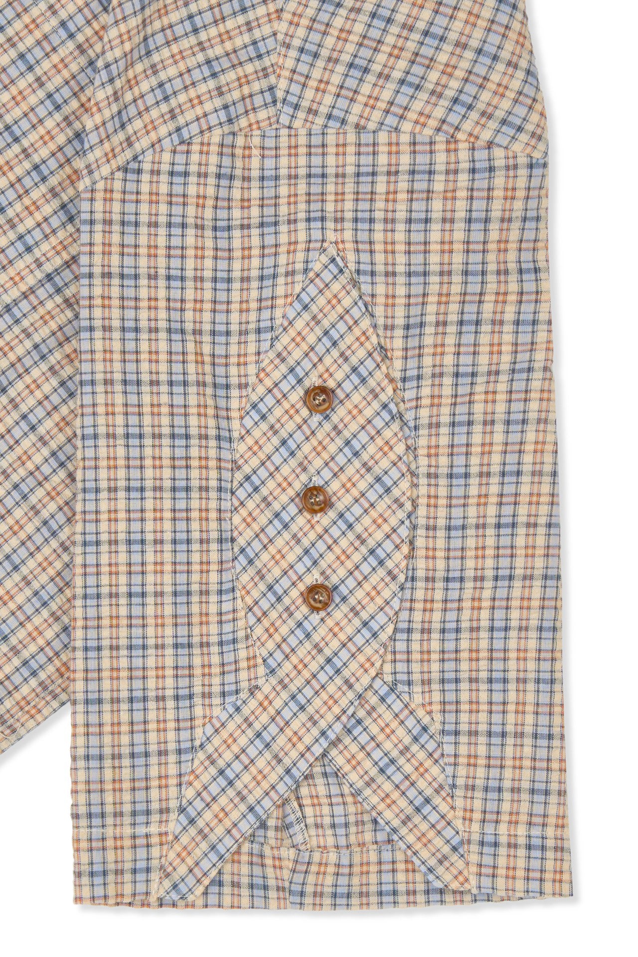 IOEDLE Rocket Slit Short-sleeve Shirt, casual men's shirt with unique slit design, lightweight fabric, and modern style.