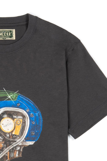 IOEDLE Tears.exe T-shirt, casual black top with graphic design, featuring the Tears.exe logo and digital art print.