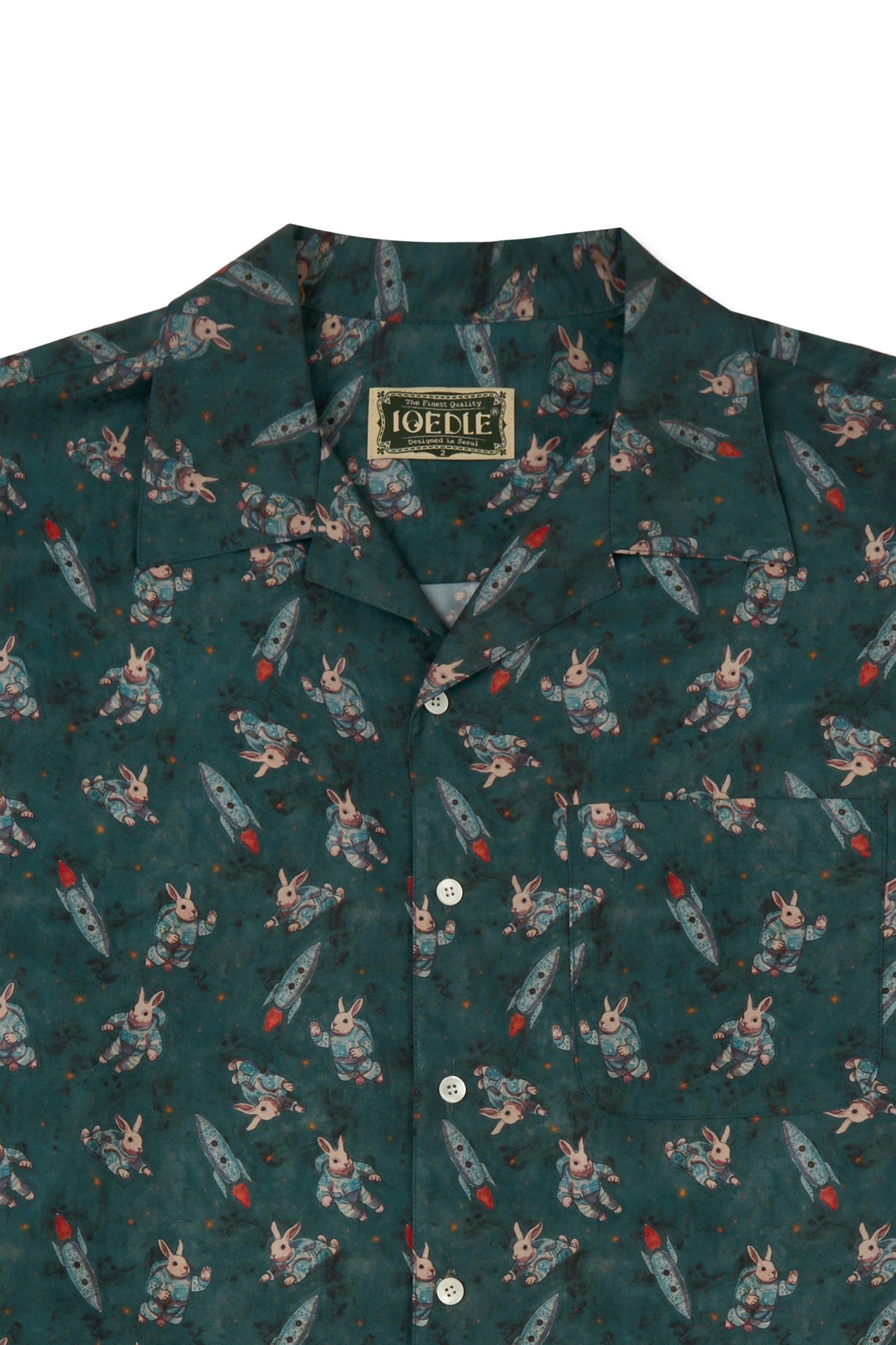 IOEDLE porcelain flight short-sleeve shirt featuring a smooth fabric, classic collar, and button-front design.