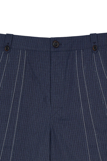 IOEDLE stitched stream shorts featuring a casual design, with visible stitching and comfortable fabric, ideal for everyday wear.