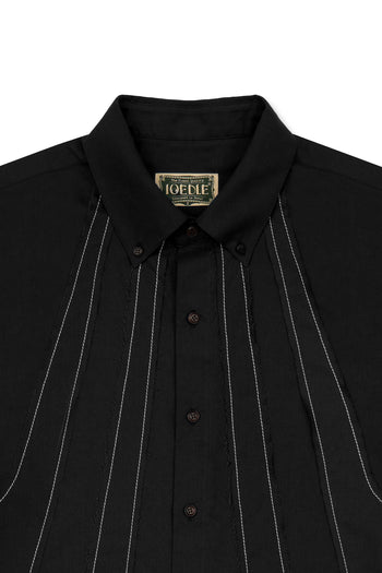 IOEDLE stitched stream short-sleeve shirt displayed on a hanger, featuring a casual design with stitched details and a comfortable fit.
