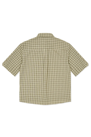 IOEDLE Rocket Slit Short-Sleeve Shirt with a sleek design, featuring a front slit and casual fit, ideal for everyday wear.