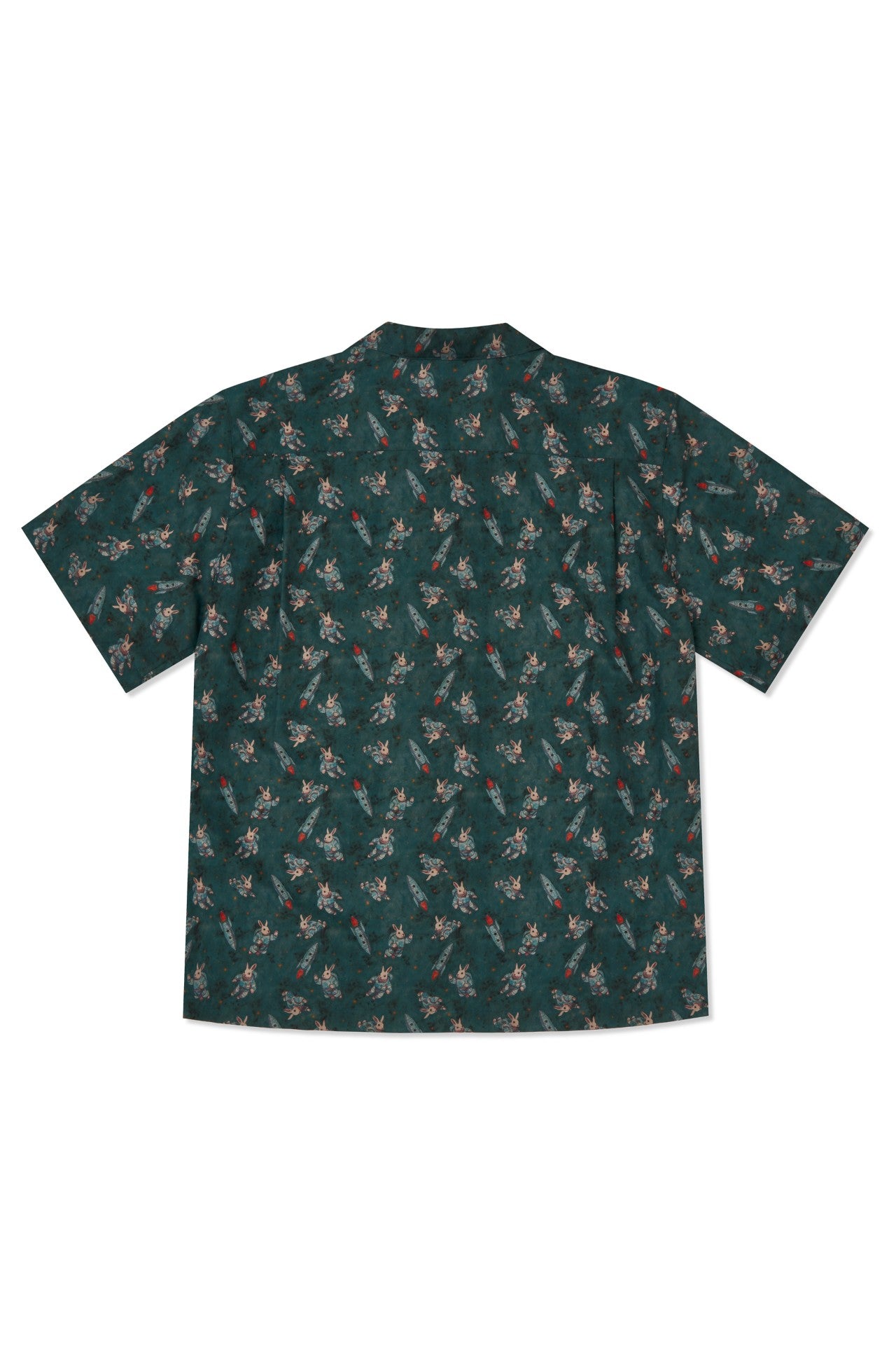 IOEDLE porcelain flight short-sleeve shirt displayed on a hanger, featuring a sleek design with a classic collar, in a light color.