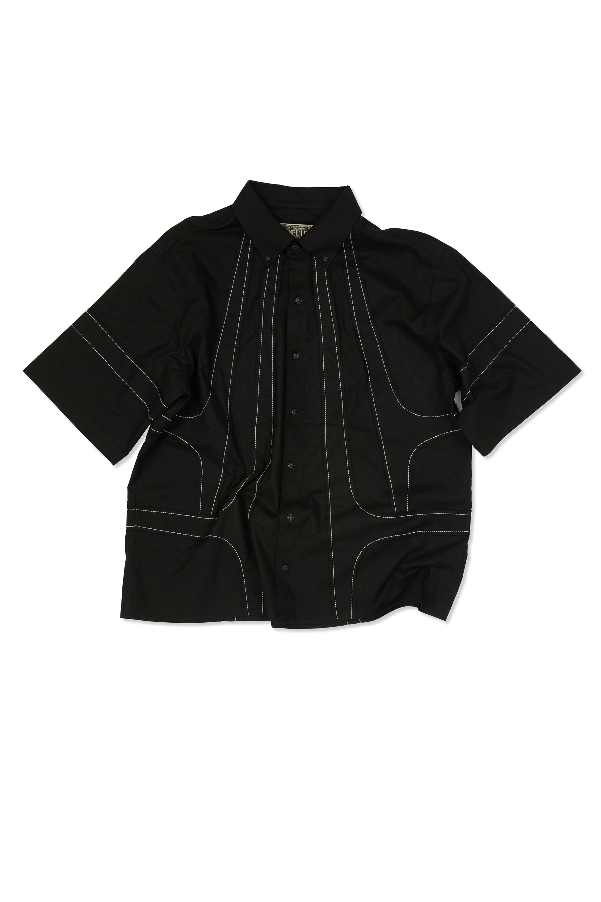 IOEDLE stitched stream short-sleeve shirt with a casual fit, featuring stitched detailing and a classic collar on a model.