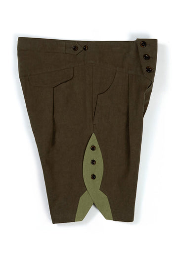 IOEDLE Rocket-Slit Shorts featuring a sleek design with rocket-slits, casual style, and comfortable fabric for everyday wear.