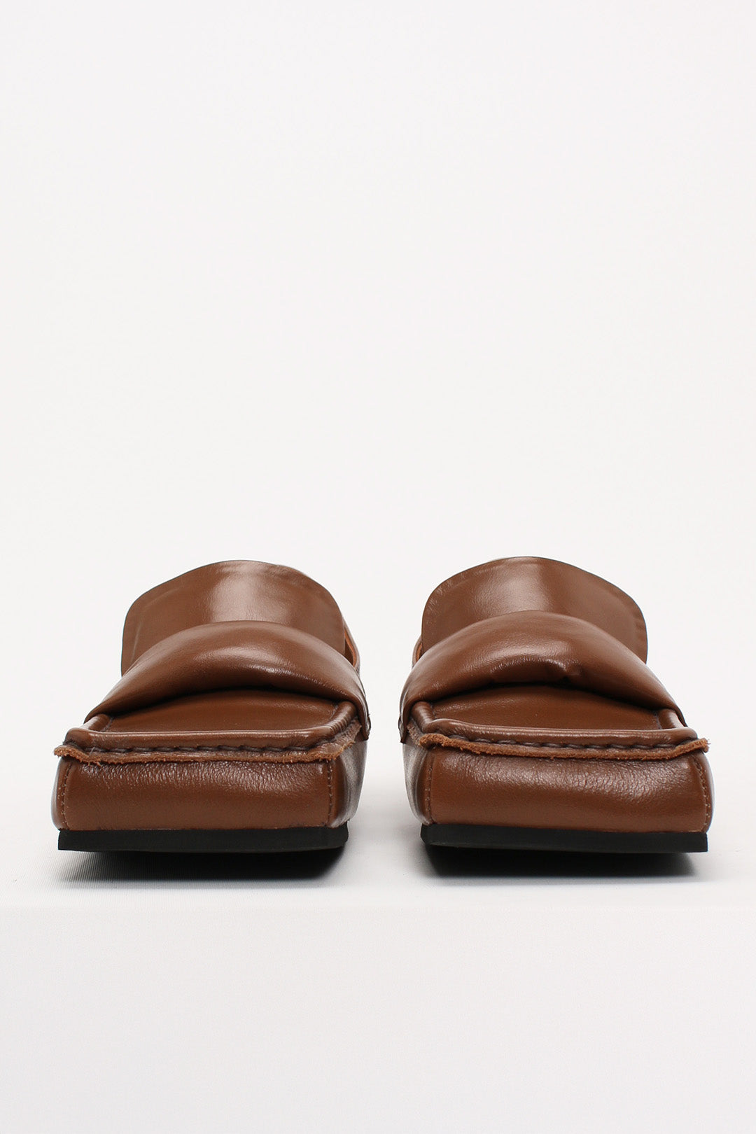 Finoacinque Arno Penny Loafers in camel leather, classic slip-on flat shoes with a sleek design and stitched detailing.