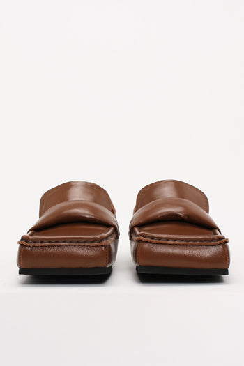 Finoacinque Arno Penny Loafers in camel leather, classic slip-on flat shoes with a sleek design and stitched detailing.