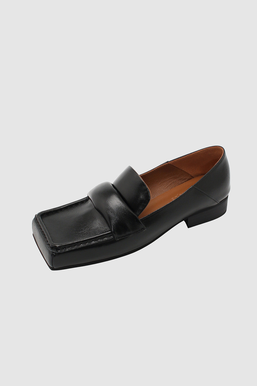 Black Arno Penny Loafers by Finoacinque, classic flat shoes with sleek leather design and polished finish.