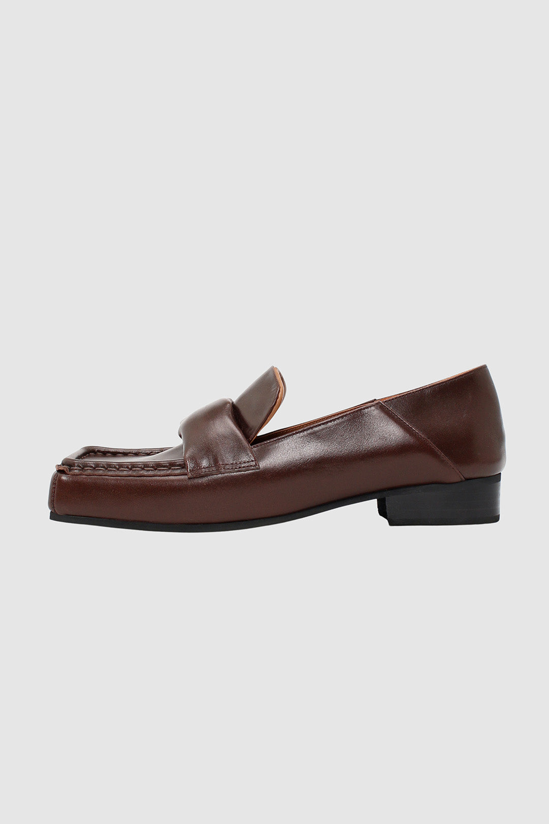 Brown Arno Penny Loafers by Finoacinque, classic flat shoes with a sleek leather finish and penny slot detail.