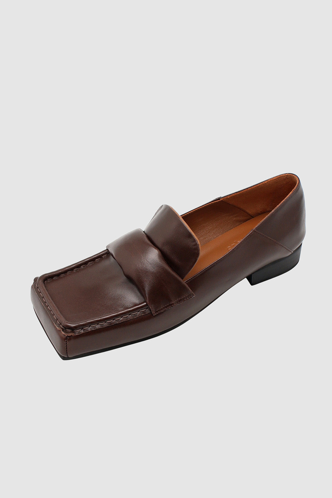 Finoacinque Arno Penny Loafers in brown leather, flat shoes with classic penny strap design, positioned on a neutral background.