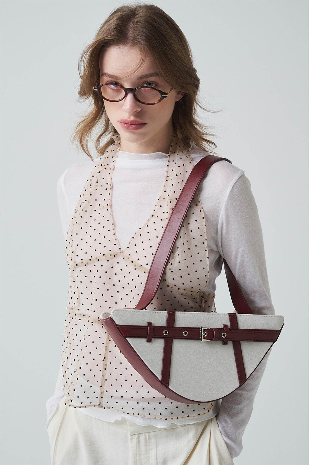 LE SAUT GOCHI Bag in deep red leather, showcasing a stylish and spacious handbag with sleek design and sturdy handles.