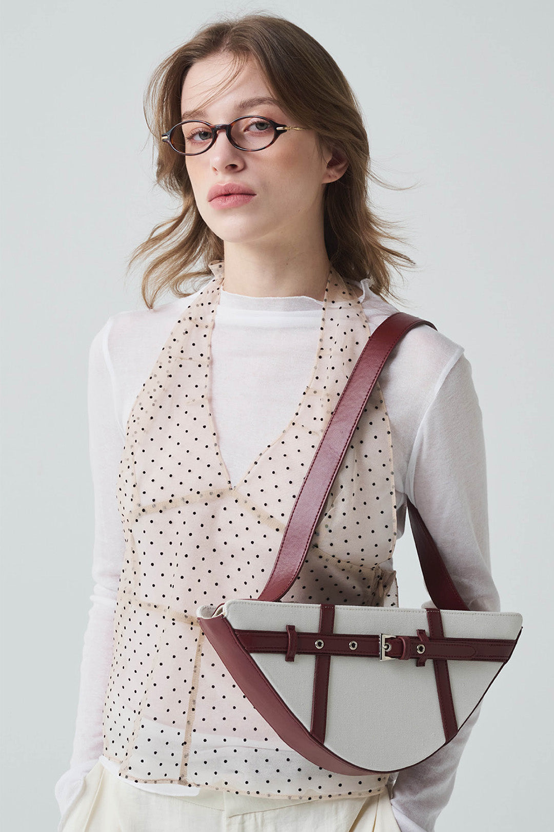 Deep red GOCHI bag by LE SAUT with sleek design and sturdy handles, perfect for everyday use.