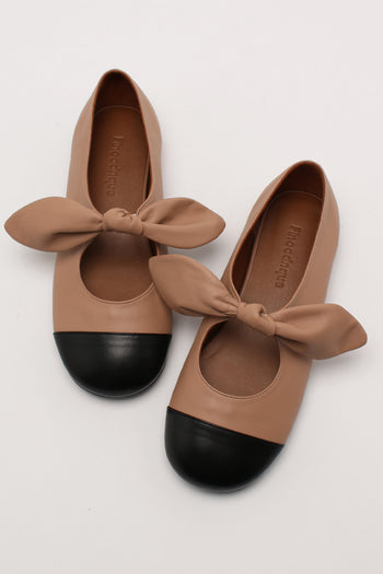 Finoacinque Lina Ribbon Maryjane flat shoes in charcoal and beige combination with ribbon straps and rounded toe.