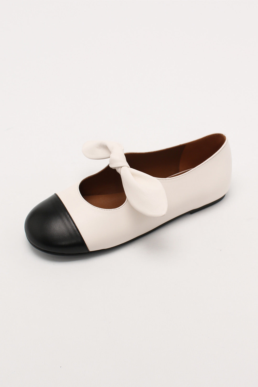 Finoacinque Lina Ribbon Maryjane flat shoes in ivory with ribbon details, stylish and comfortable for everyday wear.