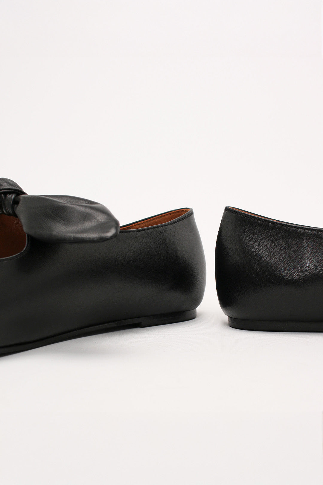 Finoacinque Lina Ribbon Maryjane flat shoes in black with ribbon details, displayed on a clean background.