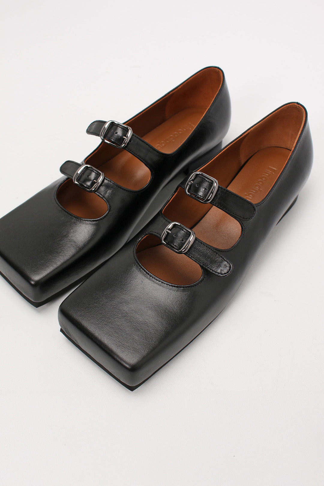 Finoacinque Nora strap flat shoes in black with a sleek design and comfortable flat sole, shown on a plain background.
