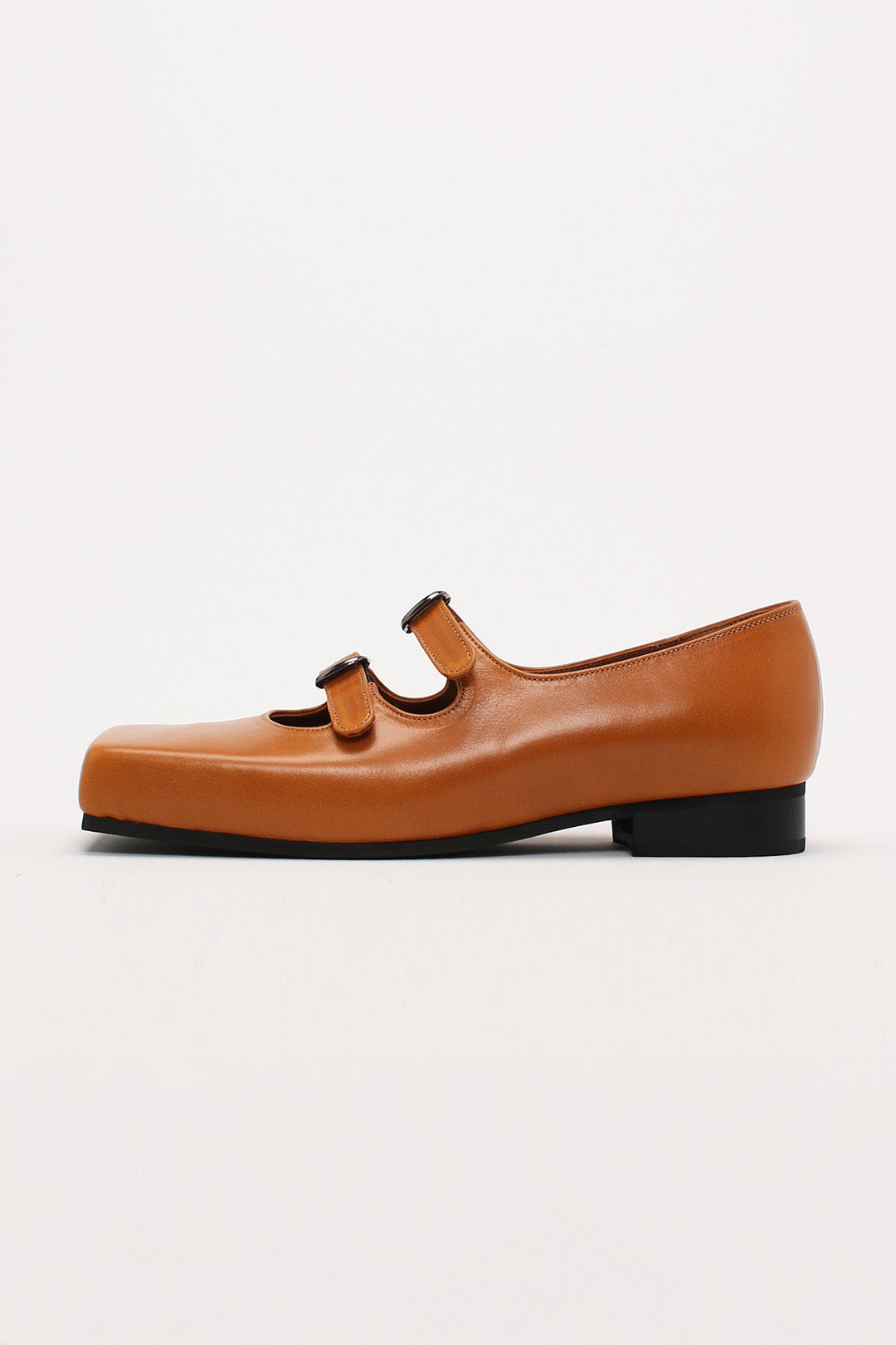 Finoacinque Nora strap flat shoes in camel with ankle straps and rounded toes, casual footwear for women.