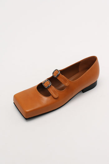 Finoacinque Nora strap flat shoes in camel with ankle straps and open toe design, casual footwear for women.