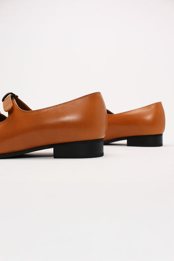 Finoacinque Nora strap flat shoes in camel color, featuring a sleek design and comfortable flat sole.
