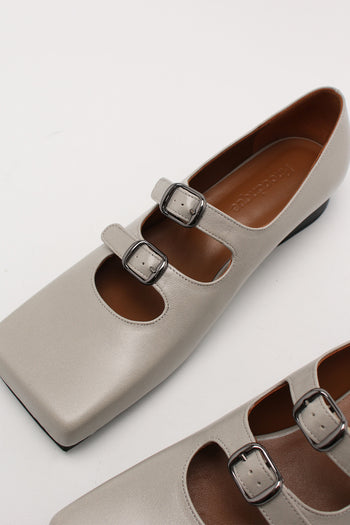 Light gray Nora strap flat shoes by Finoacinque with a minimalist design, featuring a comfortable flat sole and stylish straps.