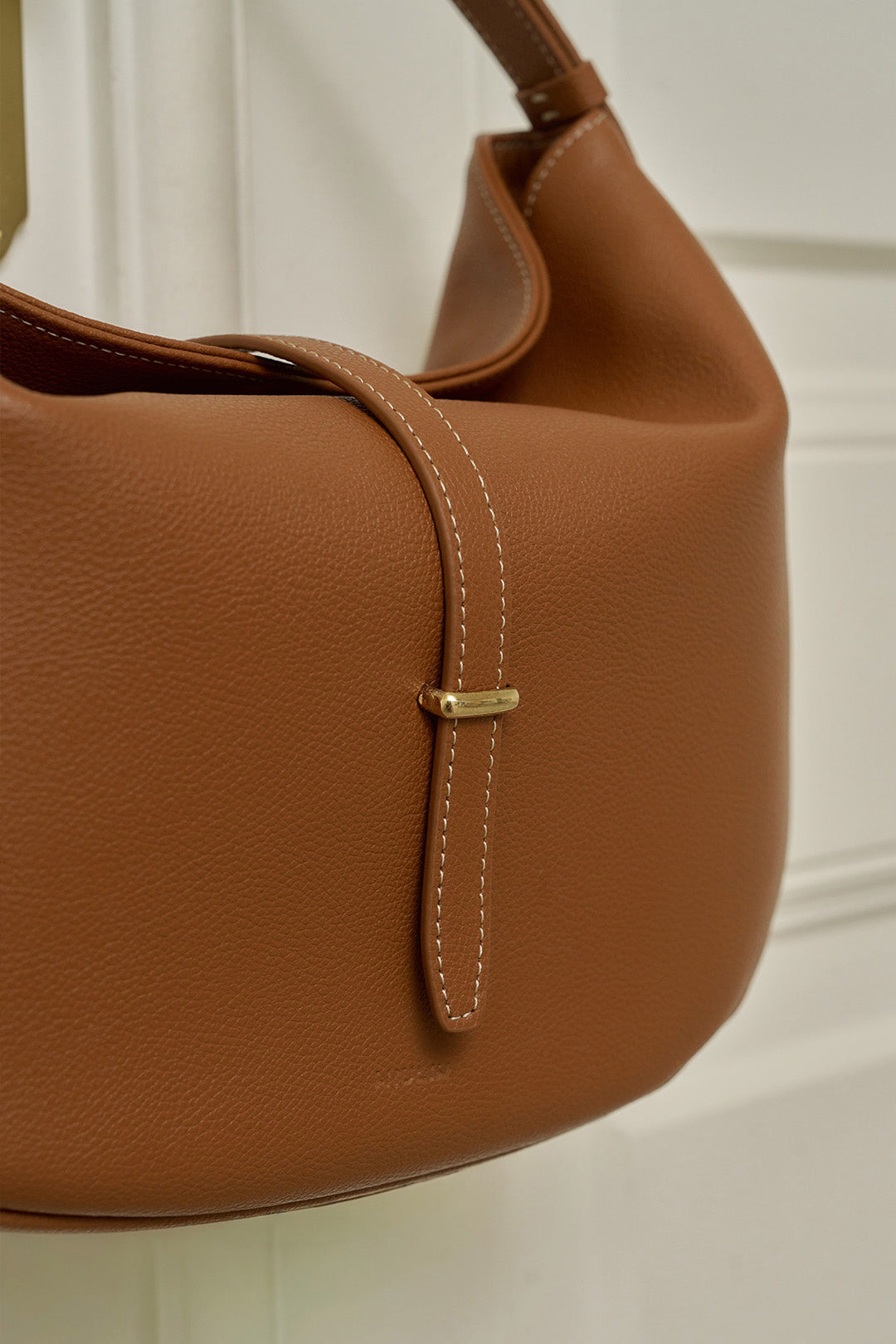 MIULIN Shellie Hobo Bag in camel leather, showing a stylish, slouchy silhouette with a shoulder strap and textured finish.