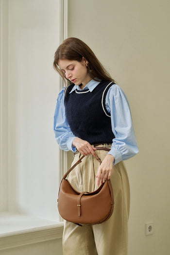MIULIN Shellie Hobo Bag in camel leather with shoulder strap and spacious interior, stylishly designed for everyday use.