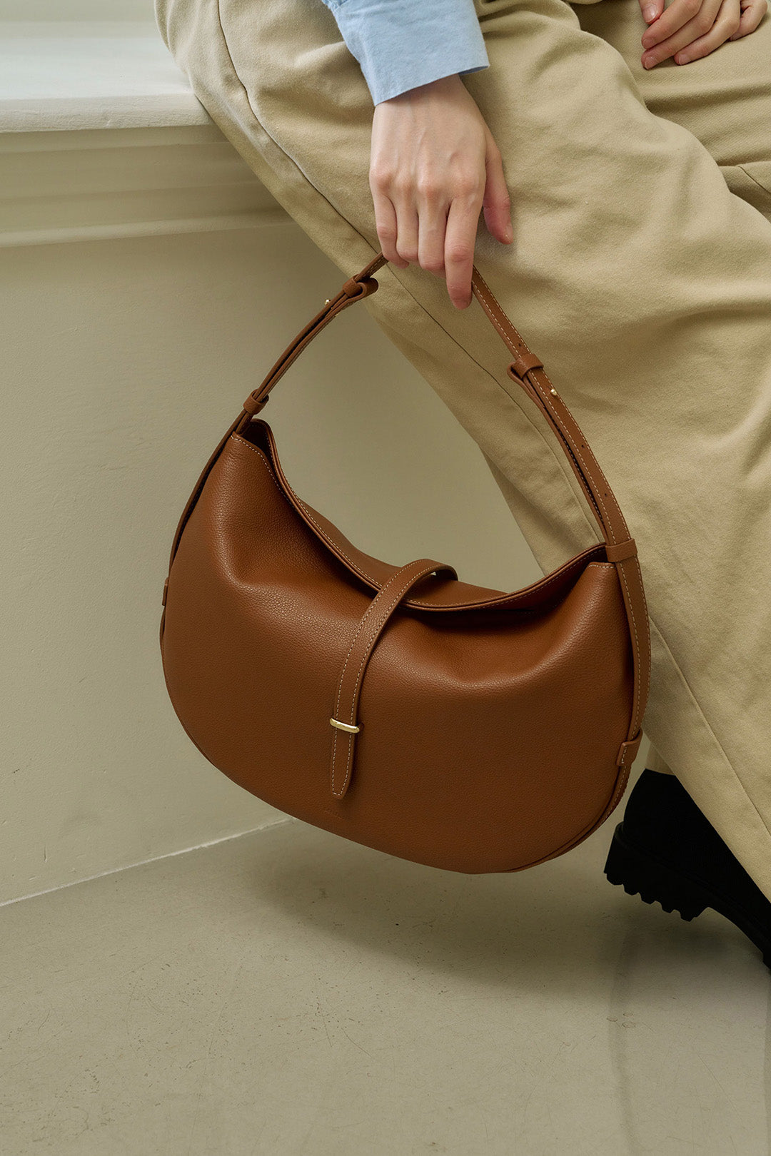 MIULIN Shellie Hobo Bag in camel leather with adjustable strap and spacious interior, stylishly designed for everyday use.