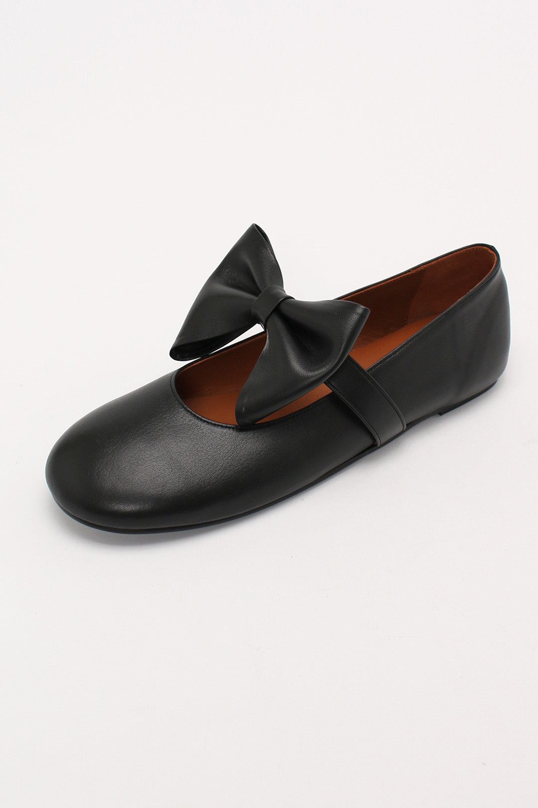 Black Finoacinque Soo Bow Mary Jane flat shoes with a classic design and bow detail, suitable for casual or formal wear.