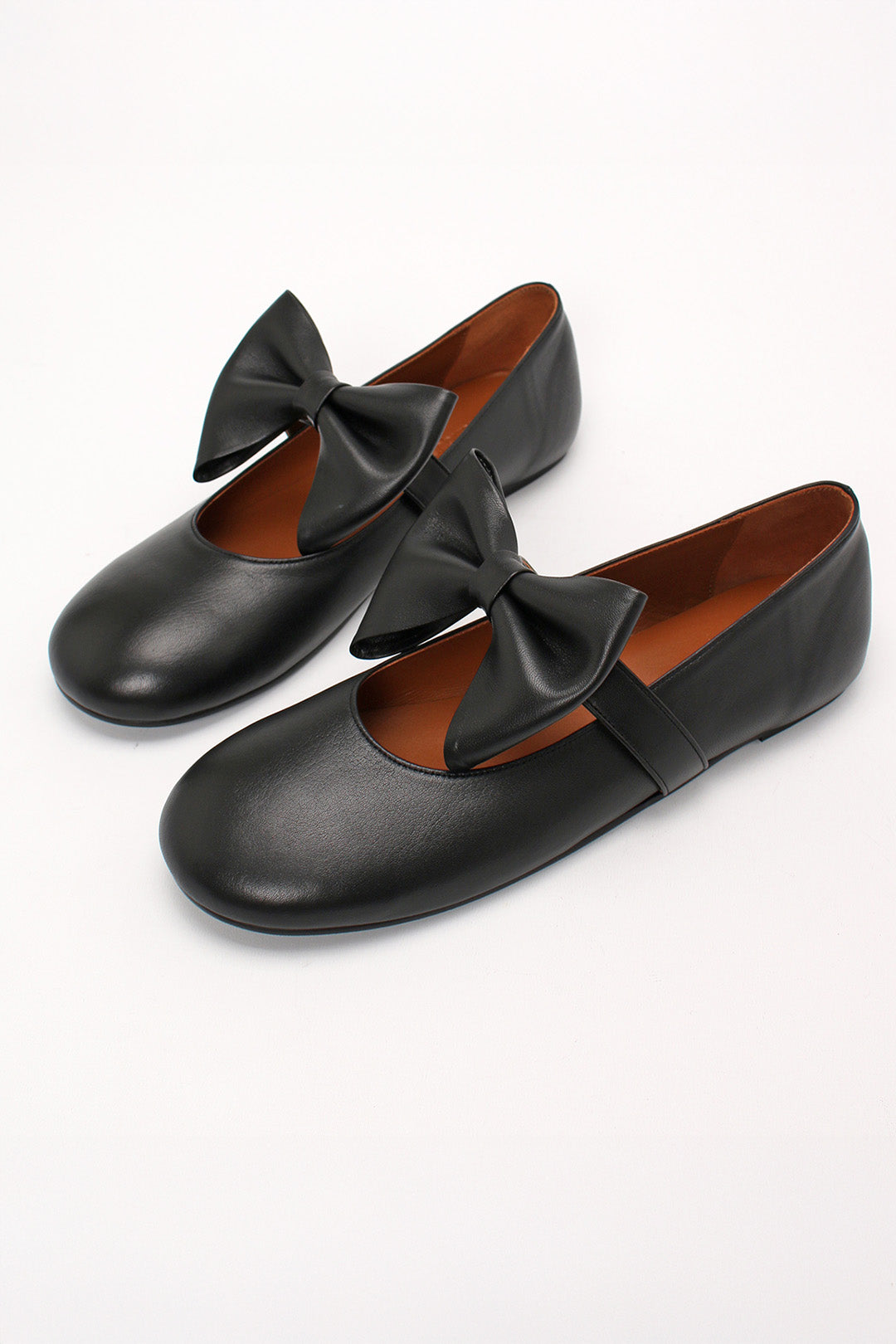 Black Finoacinque Soo Bow Mary Jane flat shoes with a stylish bow detail, perfect for casual or dressy outfits.