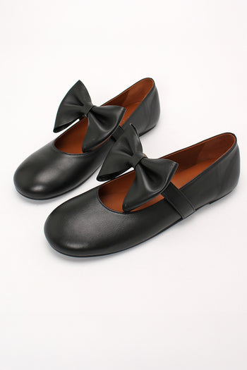 Finoacinque Soo Bow Mary Jane black flat shoes with decorative bow, stylish and comfortable for everyday wear.