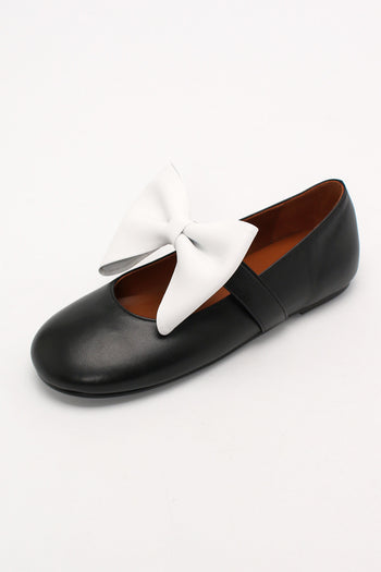 Finoacinque Soo Bow Mary Jane flat shoes in black and white with a bow detail, stylish and comfortable for everyday wear.
