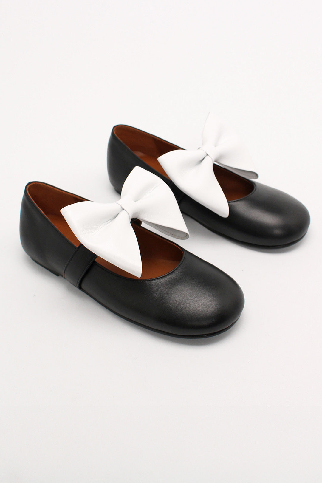 Finoacinque Soo Bow Mary Jane flat shoes in black and white with bow detail, featuring a classic slip-on design and rounded toe.