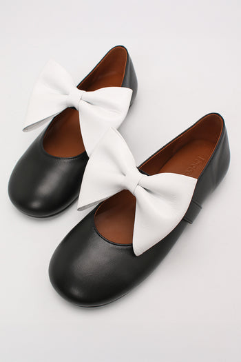 Finoacinque Soo Bow Mary Jane flat shoes in black and white with a bow detail, casual and stylish footwear for women.
