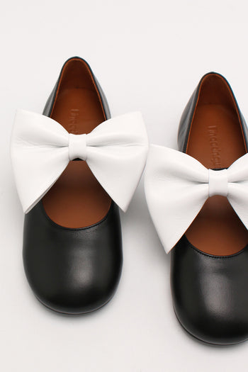 Finoacinque Soo Bow Mary Jane flat shoes in black and white with a decorative bow, displayed on a white background.