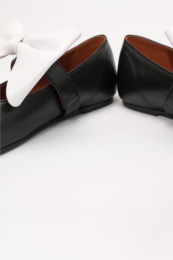 Finoacinque Soo Bow Mary Jane flat shoes in black and white with a bow detail, stylish and comfortable for everyday wear.