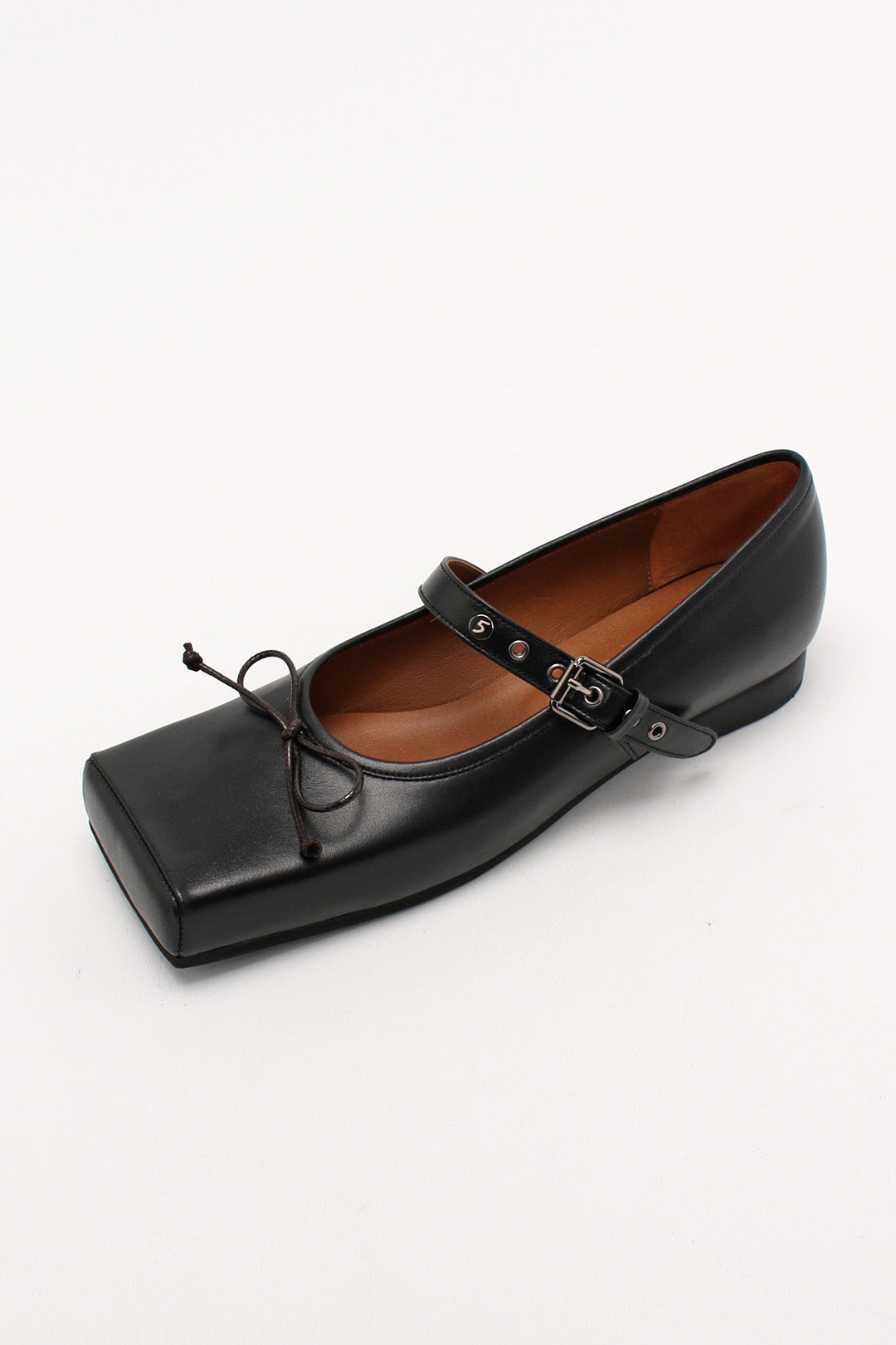 Black Tina strap flat shoes by Finoacinque with sleek design and comfortable flat soles.