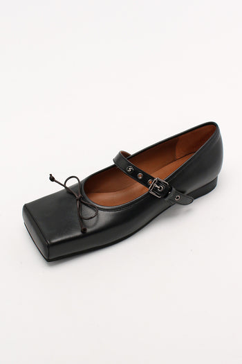 Black Tina strap flat shoes by Finoacinque with sleek design and comfortable flat soles.