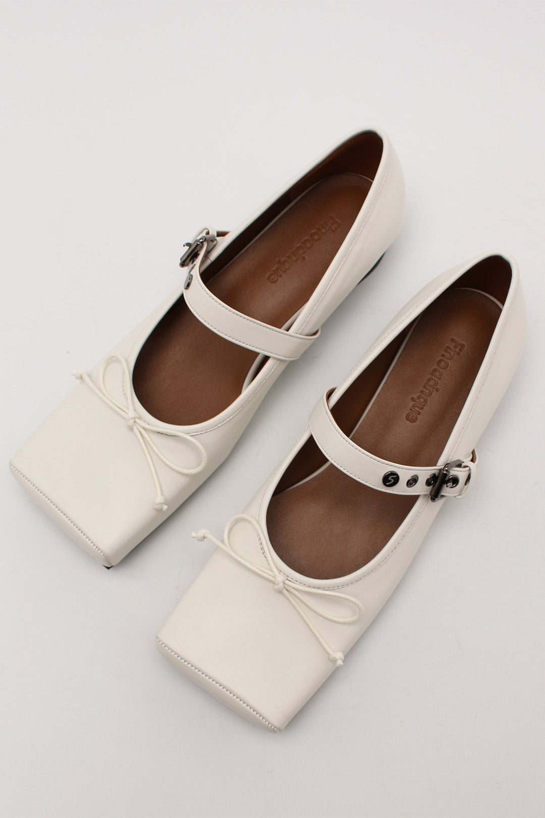 Finoacinque Tina strap flat shoes in ivory with minimalist design and adjustable ankle strap on a neutral background.