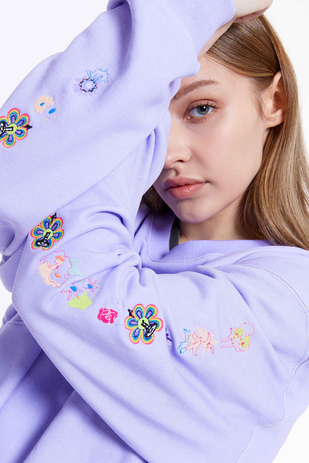 Sleeve Line Flower Embroidery Sweatshirt Light Violet