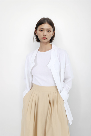 White casual Hanbok Mokpan collar shirt for women by Ahhorn, lightweight and comfortable traditional-inspired clothing.