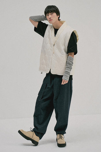 Ccomaque denim wide-leg pants for women, showcasing a relaxed fit, high waist, and classic denim fabric.
